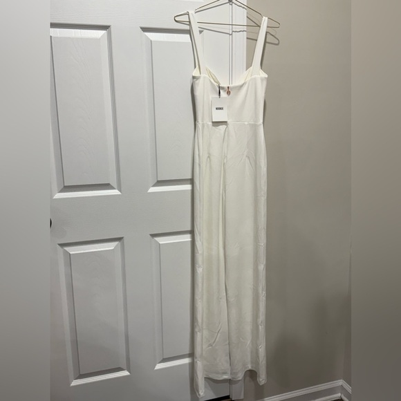 NOOKIE ROMANCE JUMPSUIT - WHITE in SZ S
$309.95 $190 - Picture 9 of 14